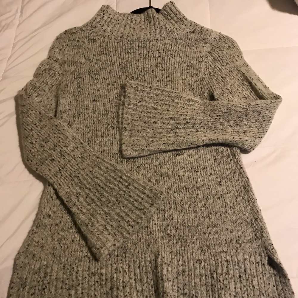 Ann-Taylor gray bell sleeve sweater